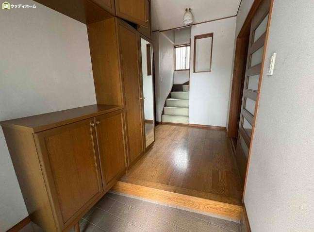 川口市本前川3丁目　中古一戸建ての玄関