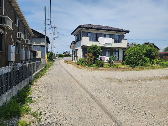 高崎市南大類町売土地の前面道路含む現地写真