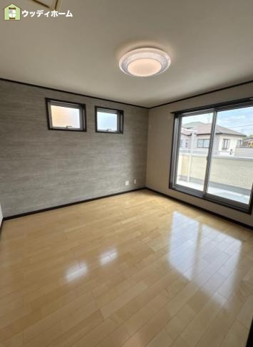 川口市安行領根岸　中古一戸建ての洋室