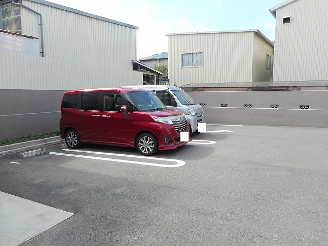 イリーデ摂津の駐車場