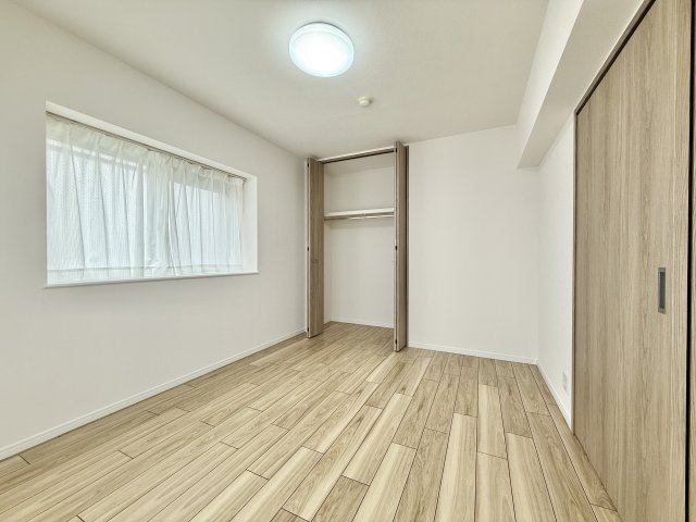 ラビデンス守山町南の洋室