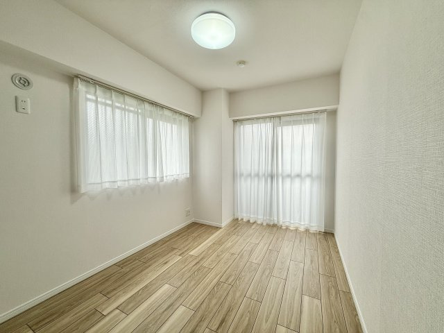 ラビデンス守山町南の洋室