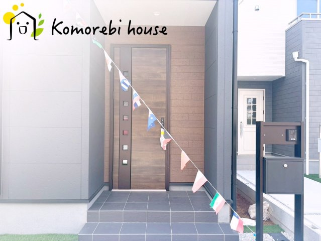 桶川市末広　新築一戸建て　リーブルガーデン　01の玄関|落ち着いた玄関です