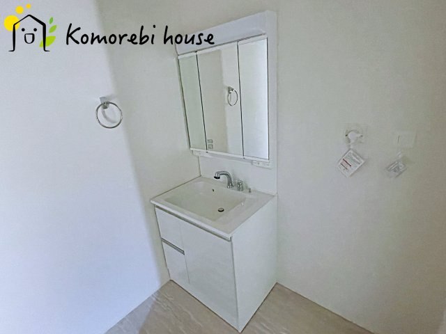 桶川市下日出谷　13期　新築一戸建て　グラファーレ　01の独立洗面台|26.4.11　撮影済み
