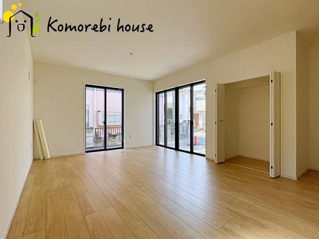桶川市朝日　3期　新築一戸建て　KEIAI GRACE　01の居間・リビング|26.3.14撮影済み