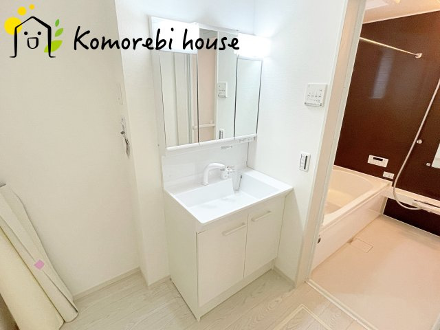 桶川市神明　1期　新築一戸建て　テラシエ　01の独立洗面台|使いやすい独立洗面台です
