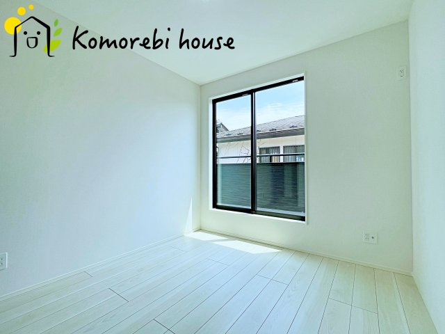 桶川市坂田　10期　　新築一戸建て　グラファーレ　01の洋室|明るい洋室です