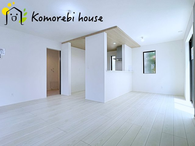 桶川市坂田　10期　　新築一戸建て　グラファーレ　01の居間・リビング|ゆったり過ごせるリビングです