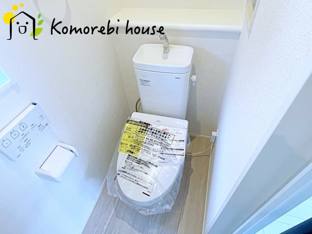 桶川市坂田　10期　　新築一戸建て　グラファーレ　01のトイレ|落ち着いた色調のトイレです
