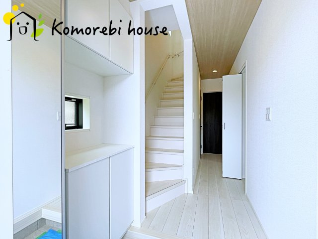 桶川市坂田　10期　　新築一戸建て　グラファーレ　01の玄関|落ち着いた玄関です