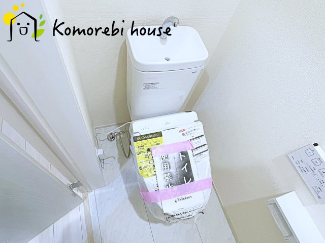 桶川市北1丁目　7期　新築一戸建て　ブルーミングガーデン　01のトイレ|26.4.20　撮影済み
