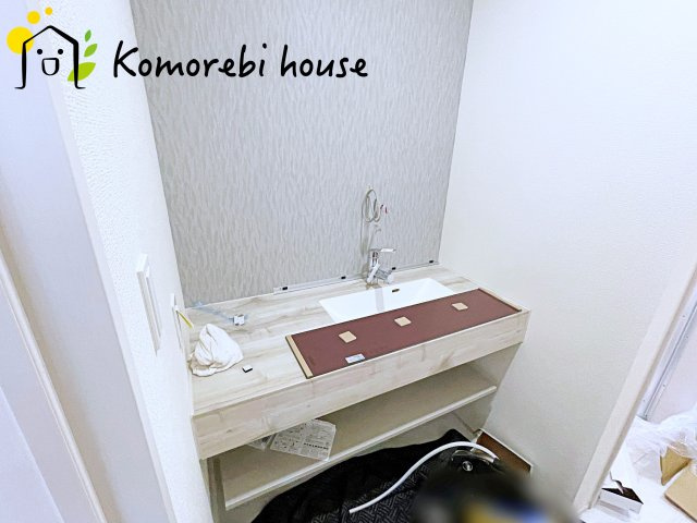 桶川市坂田　新築一戸建て　02の独立洗面台|朝の支度にも助かる、独立の洗髪洗面化粧台