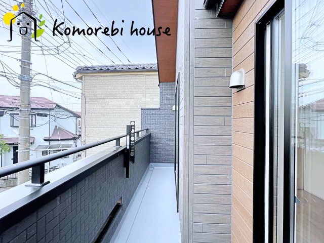 桶川市坂田　新築一戸建て　02のバルコニー|バルコニー付きです