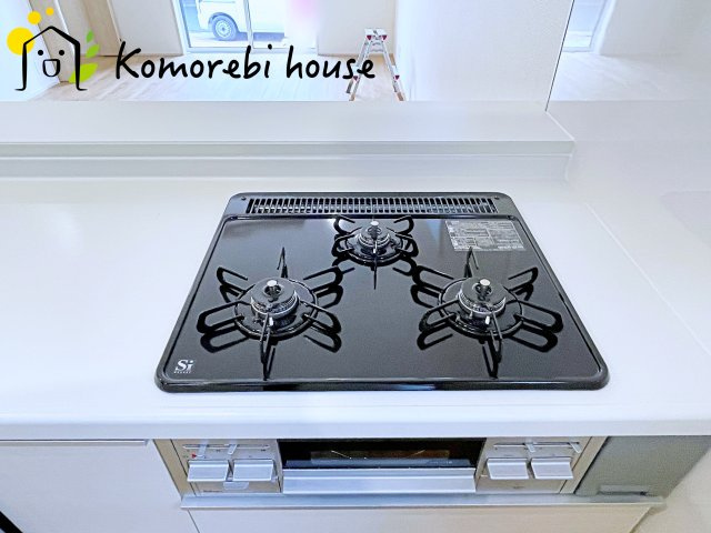 桶川市坂田　新築一戸建て　02のキッチン|コンパクトなキッチンで掃除もラクラク
