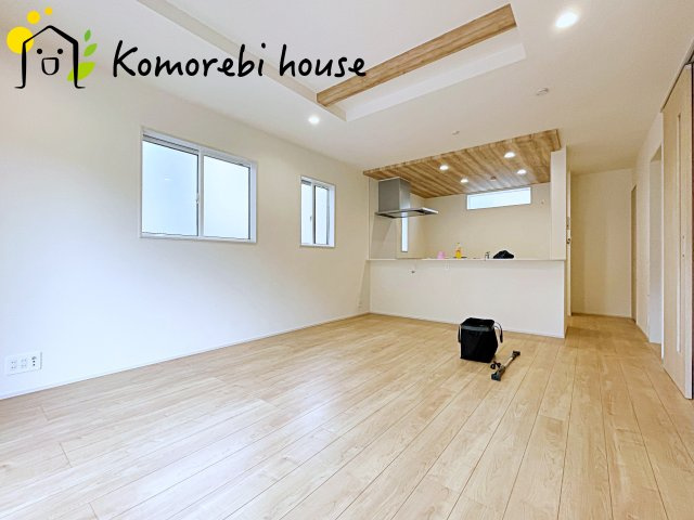 桶川市坂田　新築一戸建て　02の居間・リビング|こちらのリビングで趣味の時間をお楽しみください