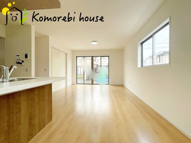 桶川市神明　1期　新築一戸建て　テラシエ　02の居間・リビング|ゆったりとした居間です