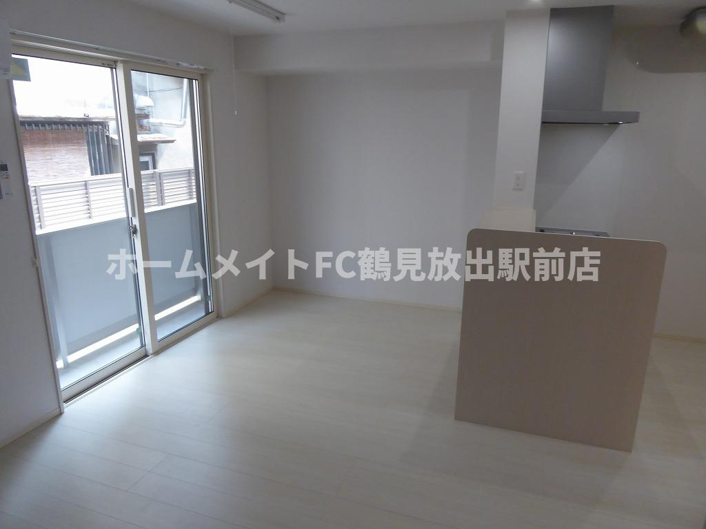 東大阪市稲田上町１丁目のアパートの居間・リビング