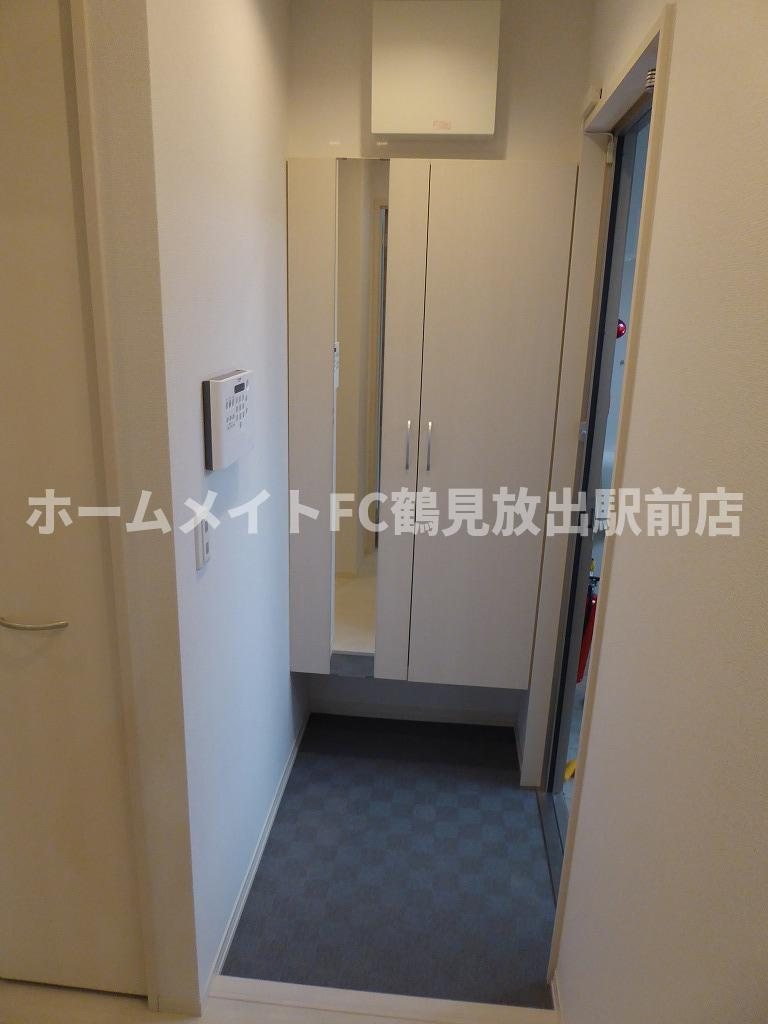 東大阪市稲田上町１丁目のアパートの玄関