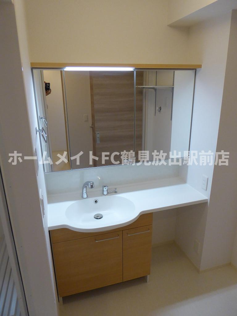東大阪市稲田上町１丁目のアパートの独立洗面台