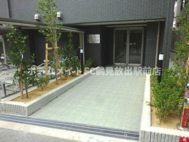 大阪市鶴見区浜４丁目の賃貸マンションのエントランス