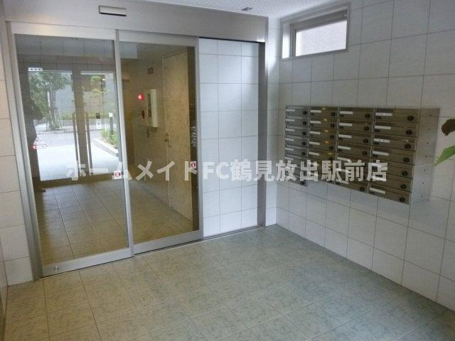 大阪市鶴見区浜４丁目の賃貸マンションのエントランス