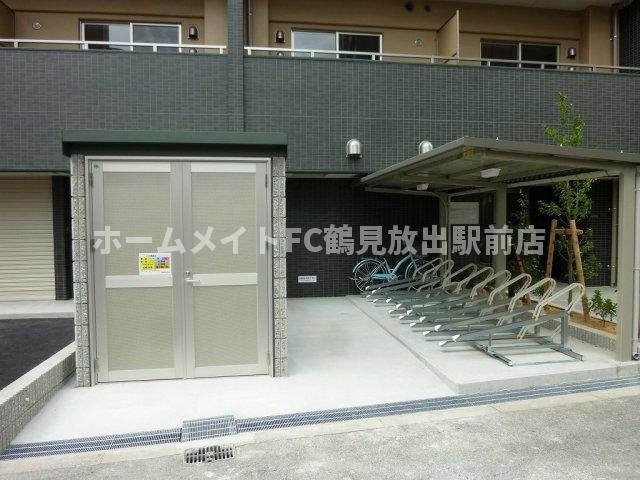 大阪市鶴見区浜４丁目の賃貸マンションのエントランス