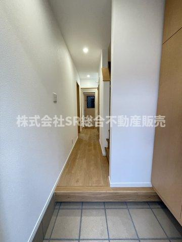 寿町1丁目中古戸建の玄関|玄関にはシューズボックスもあり広く使えます！