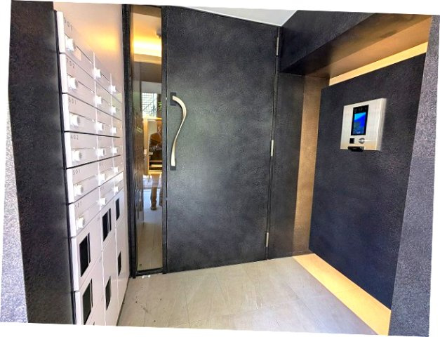 ライトハウス元浅草のエントランス|モニター付きオートロックセキュリティ、宅配BOX、メールBOX