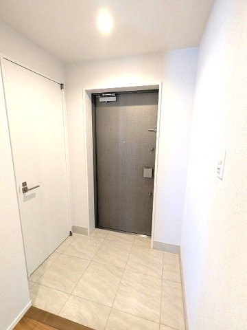 ライトハウス元浅草の設備|広々の玄関です