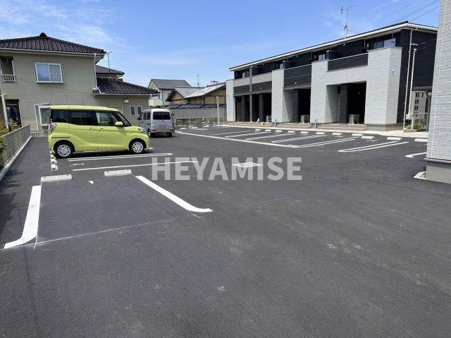 グランスターツBの駐車場