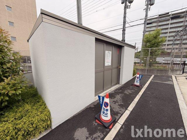 PALACE WEST千里丘　B棟の駐車場