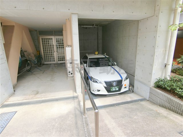 グラントゥルース大森の駐車場