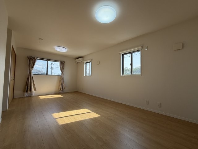 北代田町中古住宅の洋室|■13.4帖洋室