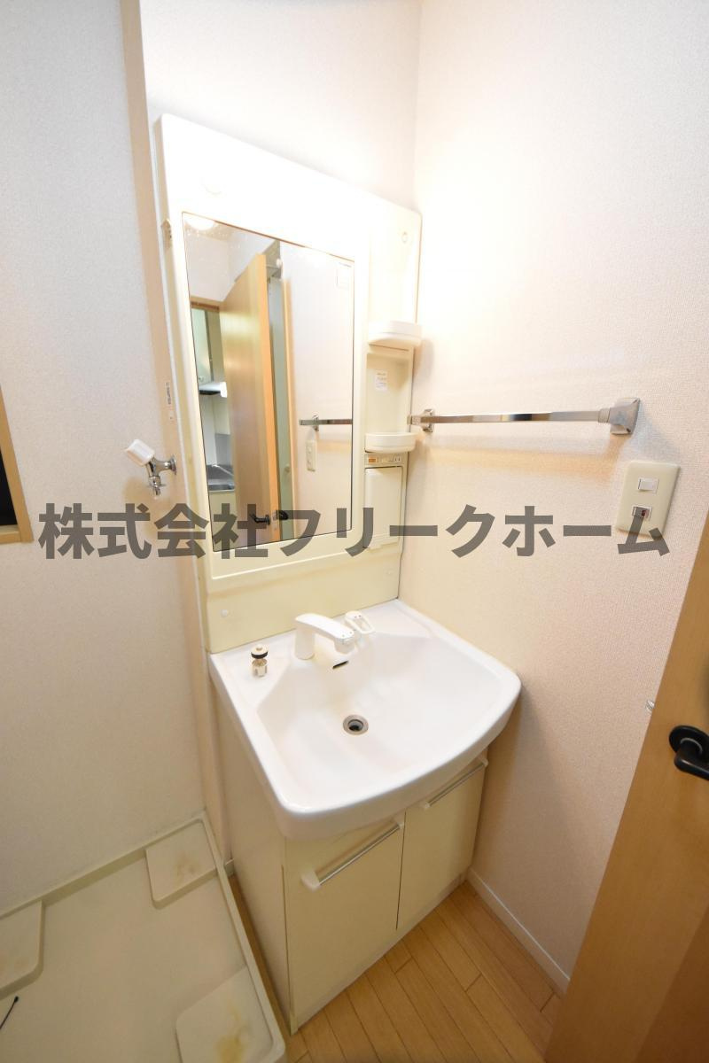 パールフリントの洗面所|別部屋参考写真です。