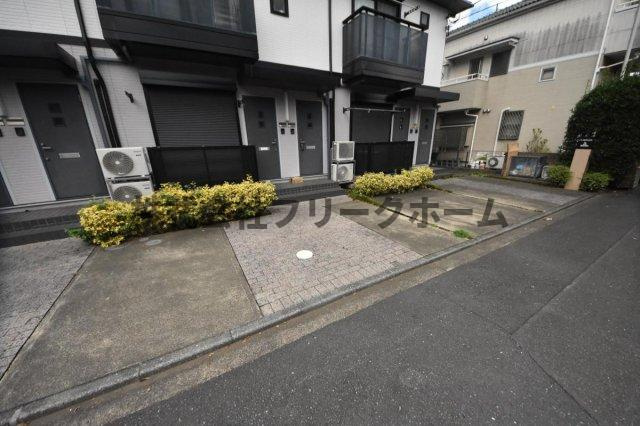 パールフリントの駐車場