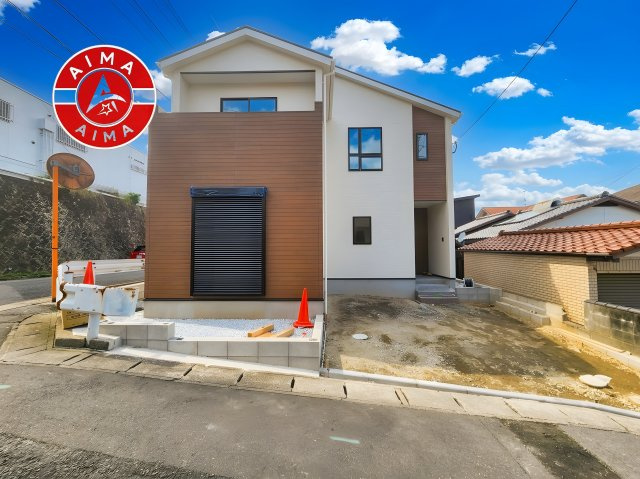 太宰府市吉松3丁目第4-2棟（2号棟）の内観：施工例|明るく開放的なリビングダイニングは豊かな陽光が注ぎ込み、やすらぎの空間を演出してくれます。ご家族で楽しいひとときをお過ごし下さい。※家具はCGを合成したものです。