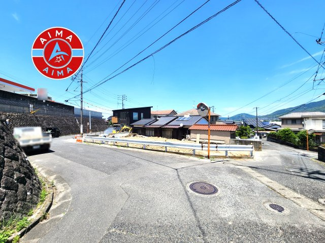 太宰府市吉松3丁目第4-2棟（2号棟）の前面道路含む現地写真|見学の時間などお気軽にお問い合わせ下さい。