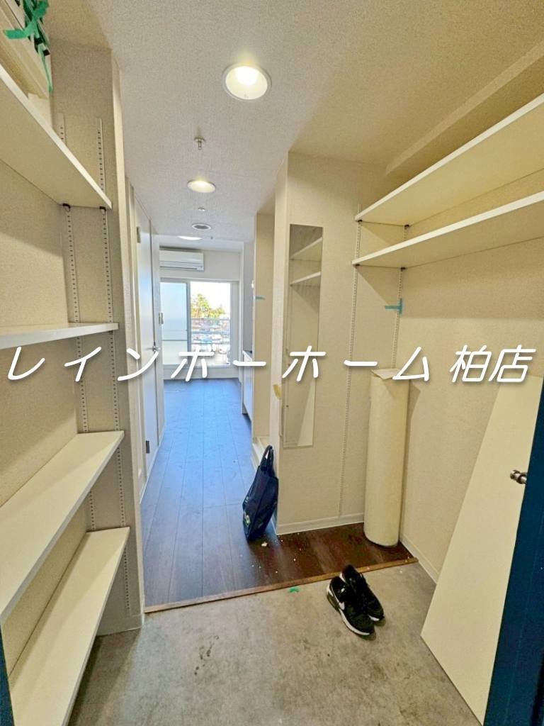 特典：仲介手数料が無料です!!の玄関|ゆったりとした玄関です