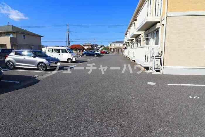 グロースピュアの駐車場