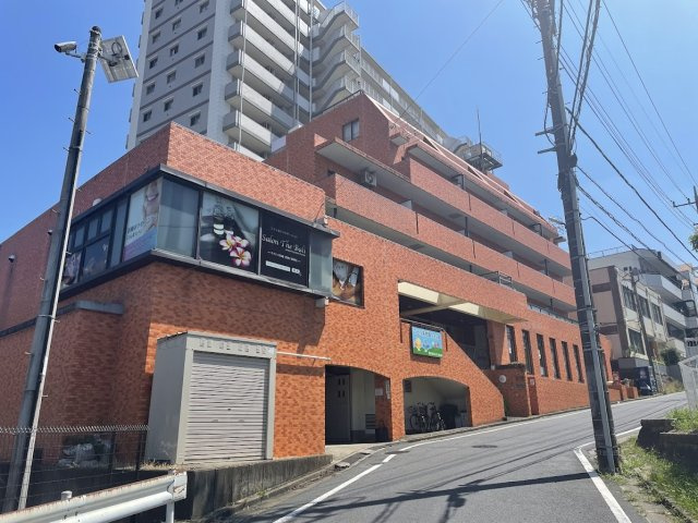 セレブリティ成田の外観