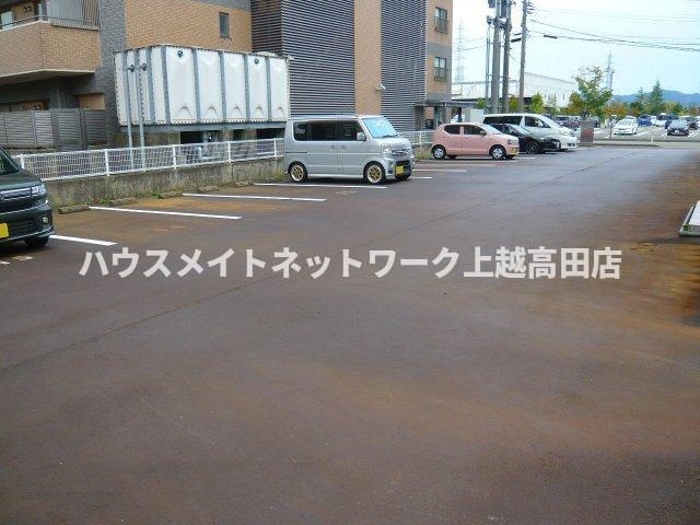 ルミエール　デュースの駐車場|消雪付駐車場