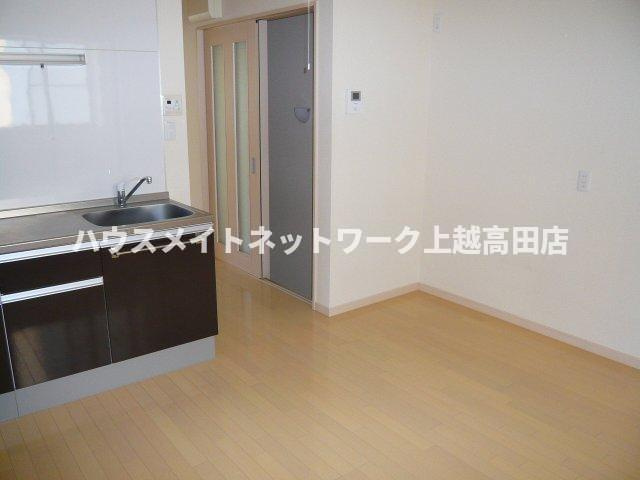 ルミエール　デュースの居間・リビング|ＬＤＫ（同室タイプ２０２号室の画像を掲載）