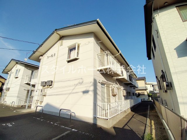 フリーダム　Bの外観|暖かな日差しのふりそそぐバルコニー