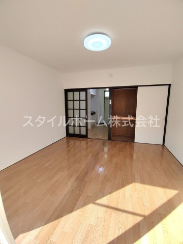 フリーダム　Bの内装|別部屋写真です。