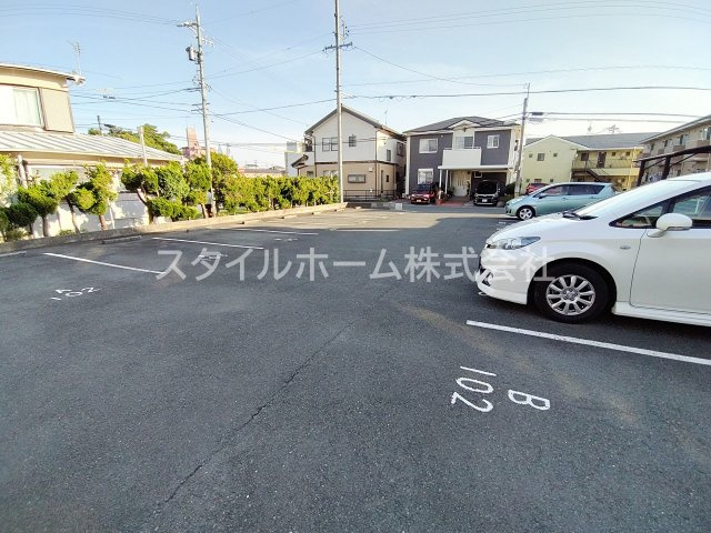 フリーダム　Bの駐車場|駐車場があります