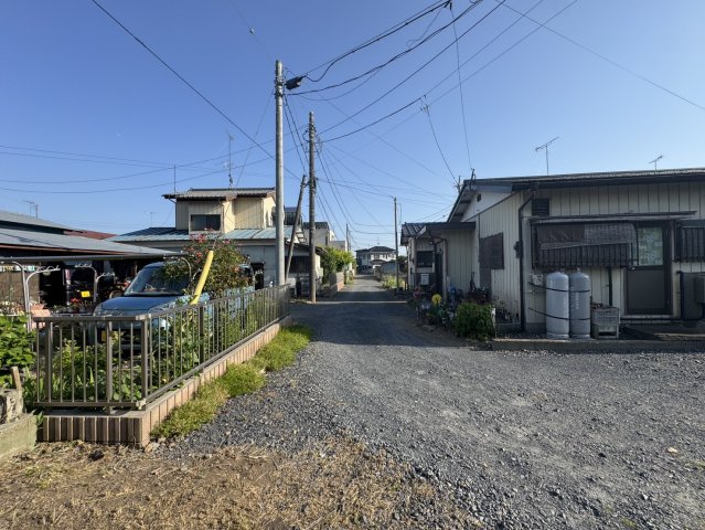 筑西市塚原中古戸建の前面道路含む現地写真