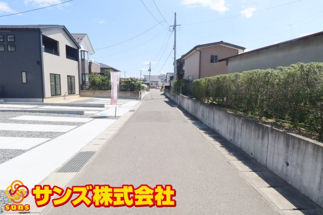 郡山市東原1丁目　　　１号棟　　　富田東小学校、富田中学区の前面道路含む現地写真|南側前面道路