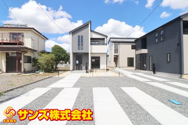 郡山市東原1丁目　　　１号棟　　　富田東小学校、富田中学区の外観|南側から見た駐車場を含む外観♪