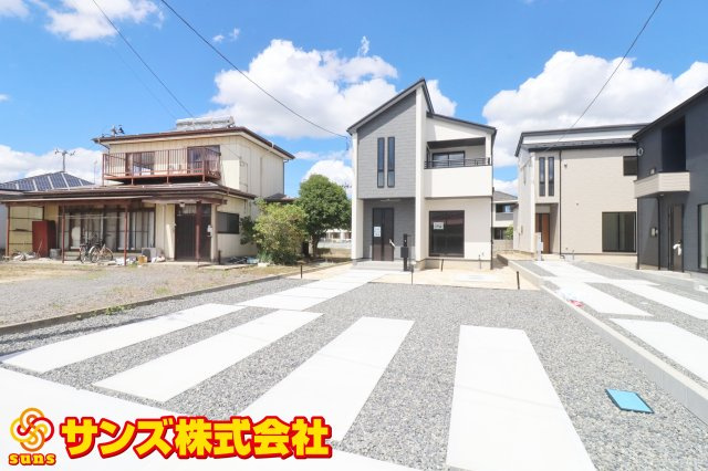 郡山市東原1丁目　　　１号棟　　　富田東小学校、富田中学区の外観|南東側から見た駐車場を含む外観♪
