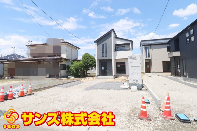郡山市東原1丁目　　　１号棟　　　富田東小学校、富田中学区の外観|南東側から見た駐車場を含む外観♪